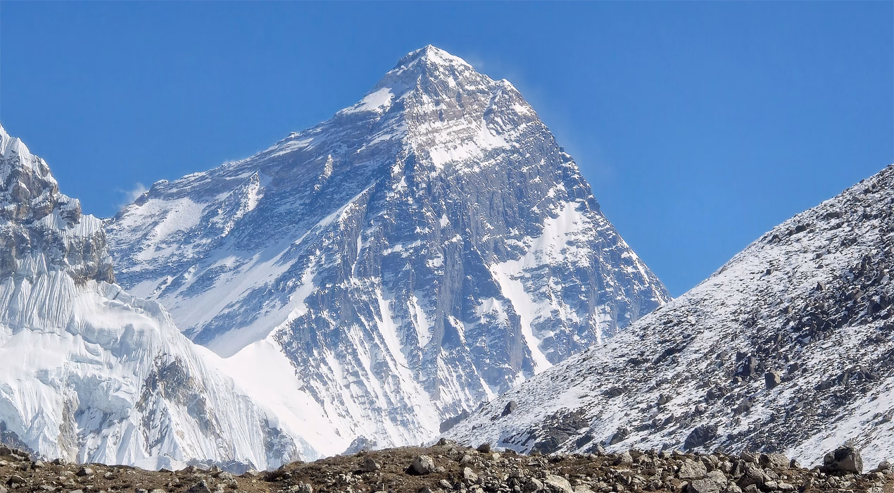 mt-everest.avif