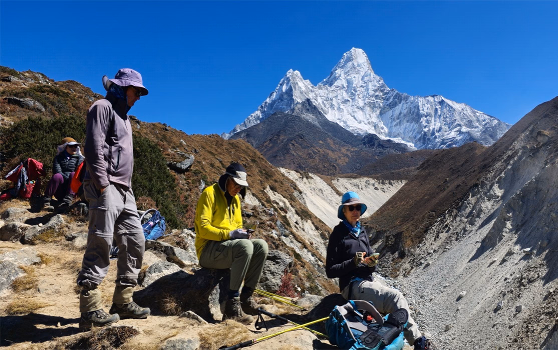 resting-infront-of-amadablam.avif